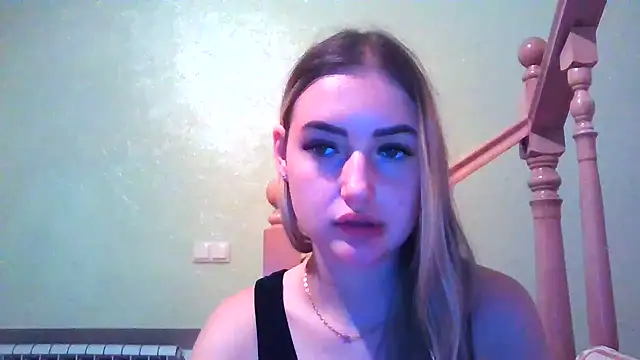Snapshot of RobinThompson chatting on September 2025 05:03:02 PM RobinThompson online show from September 2025 05:03:02 PM