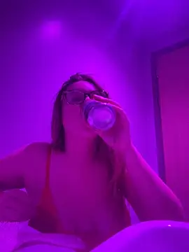 EmilyEast online show from September 2025 03:05:01 AM