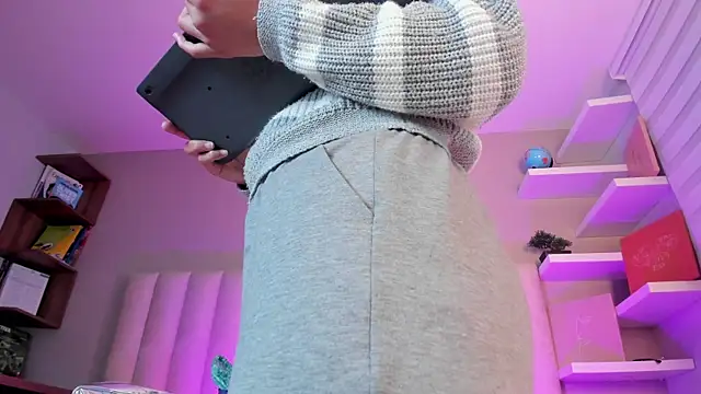 Annie  2 online show from December 2025 03:01:02 AM