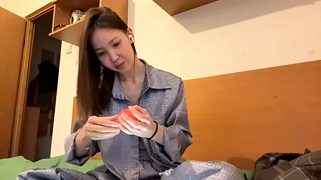 Miya nissa online show from September 2025 03:28:01 PM