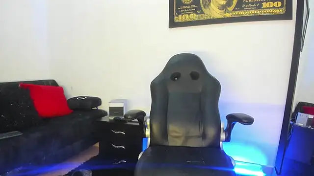 Snapshot of lucas_manzon chatting on December 2025 02:44:01 PM lucas manzon online show from December 2025 02:44:01 PM