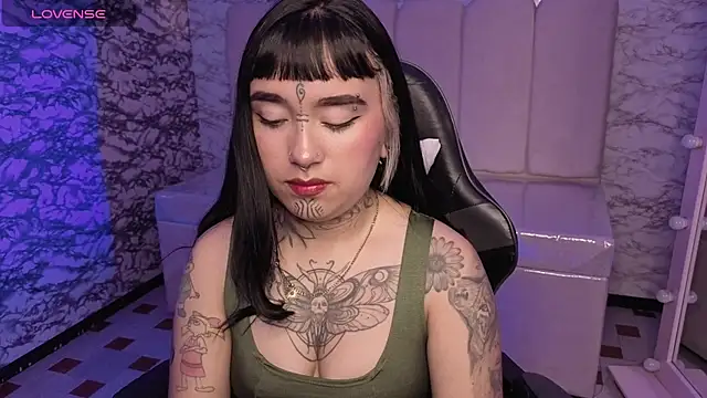 alana18 v online show from September 2025 01:22:02 PM