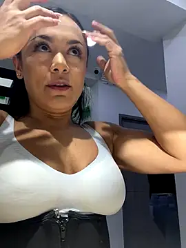 Snapshot of TiffanyyLam chatting on October 2025 11:27:02 AM TiffanyyLam online show from October 2025 11:27:02 AM