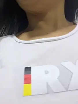 Snapshot of TiffanyyLam chatting on October 2025 11:18:02 AM TiffanyyLam online show from October 2025 11:18:02 AM