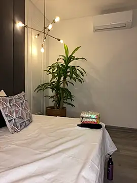 Snapshot of TiffanyyLam chatting on October 2025 03:01:01 PM TiffanyyLam online show from October 2025 03:01:01 PM