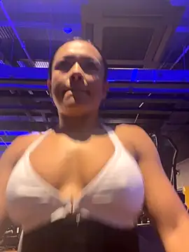 Snapshot of TiffanyyLam chatting on October 2025 10:11:02 AM TiffanyyLam online show from October 2025 10:11:02 AM