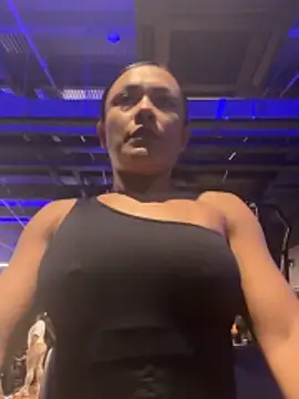 Snapshot of TiffanyyLam chatting on October 2025 10:19:02 AM TiffanyyLam online show from October 2025 10:19:02 AM