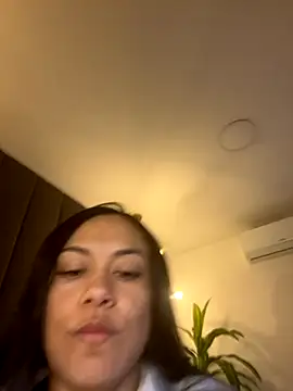 Snapshot of TiffanyyLam chatting on October 2025 11:12:02 AM TiffanyyLam online show from October 2025 11:12:02 AM