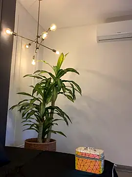 Snapshot of TiffanyyLam chatting on October 2025 11:11:01 AM TiffanyyLam online show from October 2025 11:11:01 AM