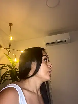 Snapshot of TiffanyyLam chatting on December 2025 11:37:02 AM TiffanyyLam online show from December 2025 11:37:02 AM