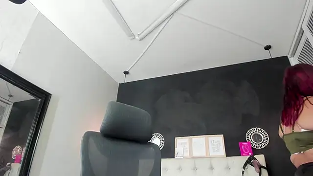 Snapshot of Eva_hot_1 chatting on December 2025 01:09:02 PM Eva hot 1 online show from December 2025 01:09:02 PM