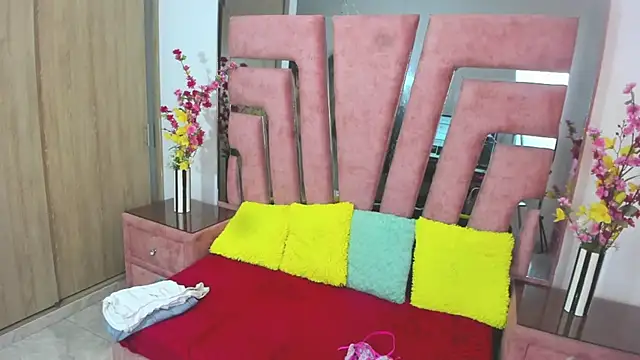 MaraKarly online show from December 2025 07:29:02 PM