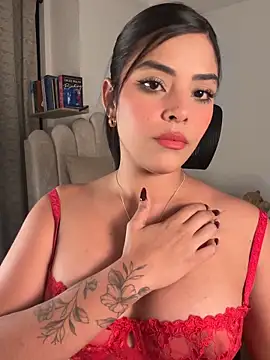 Snapshot of Sara-Evans chatting on December 2025 01:11:02 AM Sara-Evans online show from December 2025 01:11:02 AM