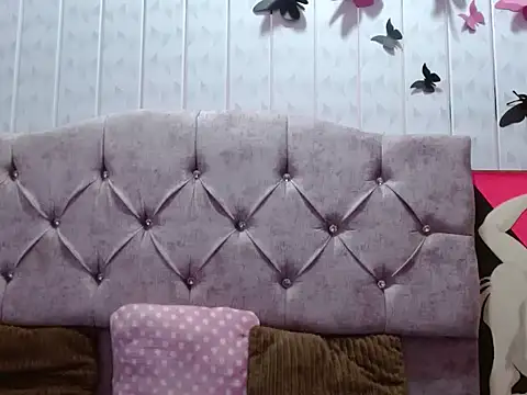 Emiily Johamson online show from September 2025 01:50:01 AM