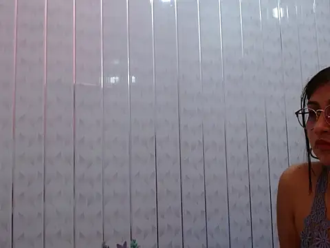 Emiily Johamson online show from September 2025 02:24:01 AM