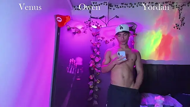 Snapshot of Owen_Benkosky chatting on December 2025 03:03:01 AM Owen Benkosky online show from December 2025 03:03:01 AM