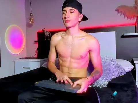 eriikjoness online show from December 2025 06:27:01 PM