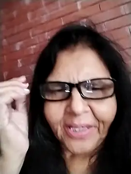 tishaluck29 online show from September 2025 07:36:02 PM