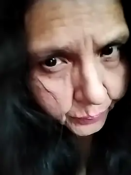 tishaluck29 online show from September 2025 05:15:02 PM