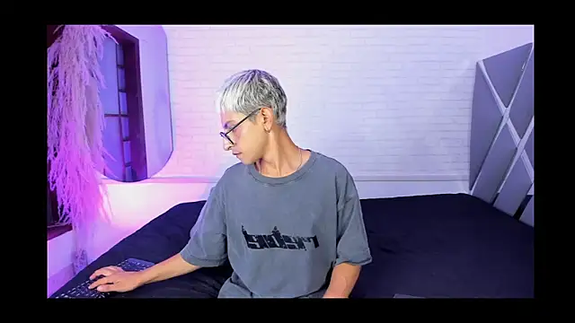 Aziel iker online show from September 2025 03:20:01 AM