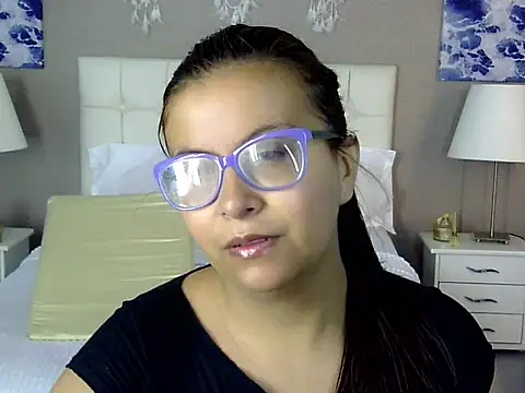Amber Rouge  online show from September 2025 12:05:01 PM
