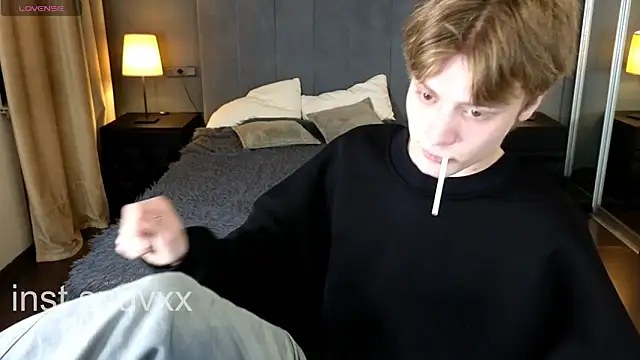 LouieEvans online show from November 2025 09:35:01 PM