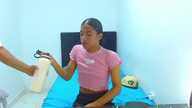 victoria justyn online show from September 2025 02:35:01 AM