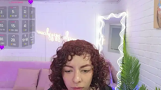 DALIAA TAY online show from September 2025 03:18:02 AM