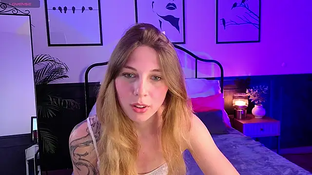 MiillKiss online show from September 2025 04:52:01 PM