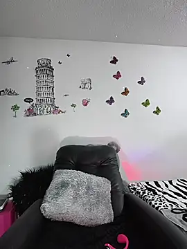 Snapshot of Gabilicious25 chatting on November 2025 09:42:01 AM Gabilicious25 online show from November 2025 09:42:01 AM