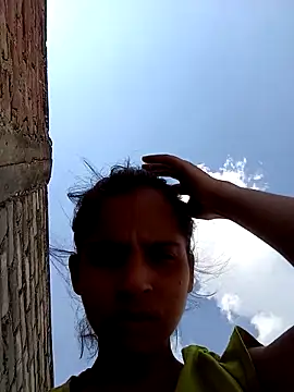 Snapshot of Saloni-Gupta chatting on September 2025 08:09:02 AM Saloni-Gupta online show from September 2025 08:09:02 AM