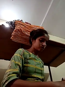 Snapshot of Saloni-Gupta chatting on October 2025 04:42:01 AM Saloni-Gupta online show from October 2025 04:42:01 AM