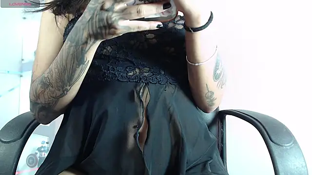 Snapshot of MavisManson chatting on October 2025 08:18:01 PM MavisManson online show from October 2025 08:18:01 PM