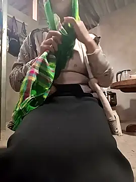 -Miu-98 online show from December 2025 12:04:01 AM