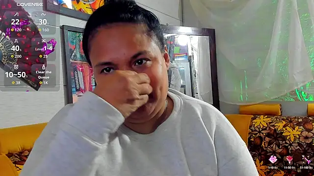 Girl luna  online show from October 2025 05:33:01 PM