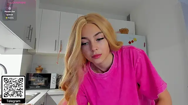 Snapshot of KristenHarrington chatting on December 2025 10:31:02 AM KristenHarrington online show from December 2025 10:31:02 AM