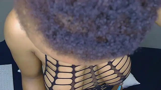 Snapshot of Serafynn chatting on October 2025 10:27:01 AM Serafynn online show from October 2025 10:27:01 AM