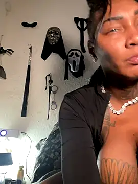 Snapshot of QUEENCALIMOD chatting on December 2025 06:19:02 AM QUEENCALIMOD online show from December 2025 06:19:02 AM