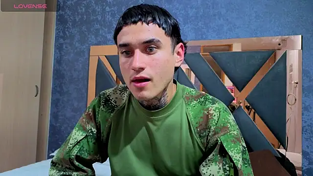 Snapshot of owen_desmond chatting on September 2025 02:17:01 AM owen desmond online show from September 2025 02:17:01 AM