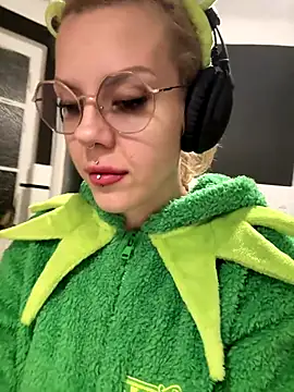 Snapshot of tacodeluxxxe chatting on November 2025 07:03:03 PM tacodeluxxxe online show from November 2025 07:03:03 PM