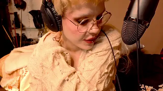 Snapshot of tacodeluxxxe chatting on December 2025 05:07:01 PM tacodeluxxxe online show from December 2025 05:07:01 PM