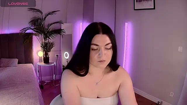 Alica Wood online show from September 2025 03:35:02 PM