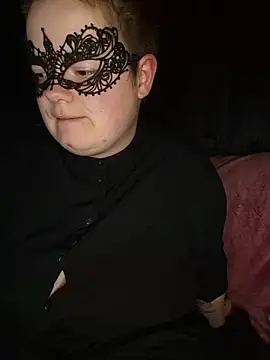 Snapshot of Katy2323 chatting on October 2025 07:33:02 PM Katy2323 online show from October 2025 07:33:02 PM