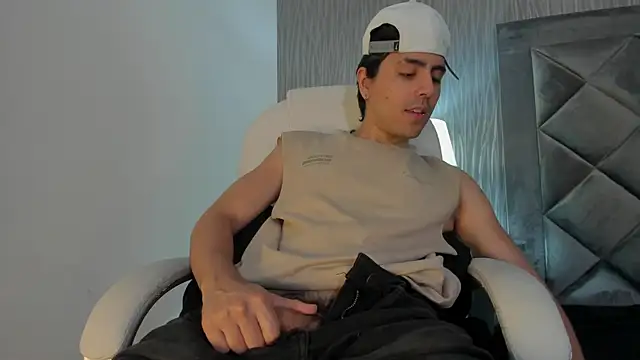 dylan cross  online show from November 2025 11:31:02 AM