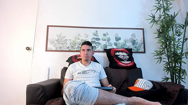 logan smithh01 online show from September 2025 01:35:02 PM