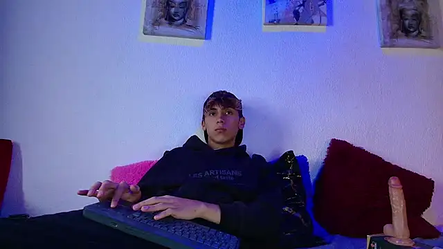 liam nom online show from October 2025 01:28:02 PM