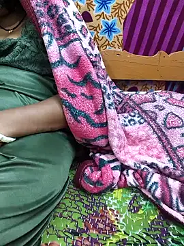 Snapshot of Desi_Lilly01 chatting on November 2025 07:27:01 PM Desi Lilly01 online show from November 2025 07:27:01 PM