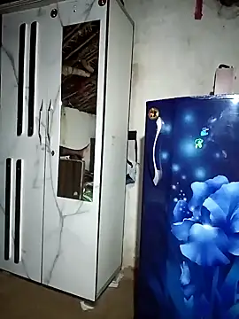 Snapshot of Lona2525 chatting on November 2025 06:43:01 PM Lona2525 online show from November 2025 06:43:01 PM