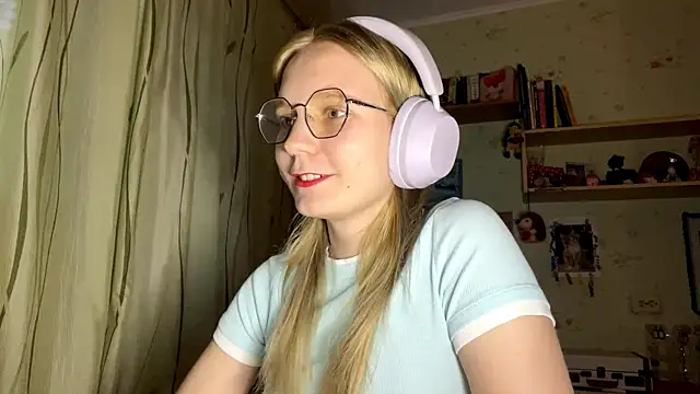 xX Looola Xx online show from September 2025 02:33:02 PM