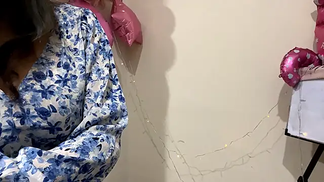 Snapshot of CarollFalick chatting on October 2025 12:28:01 PM CarollFalick online show from October 2025 12:28:01 PM